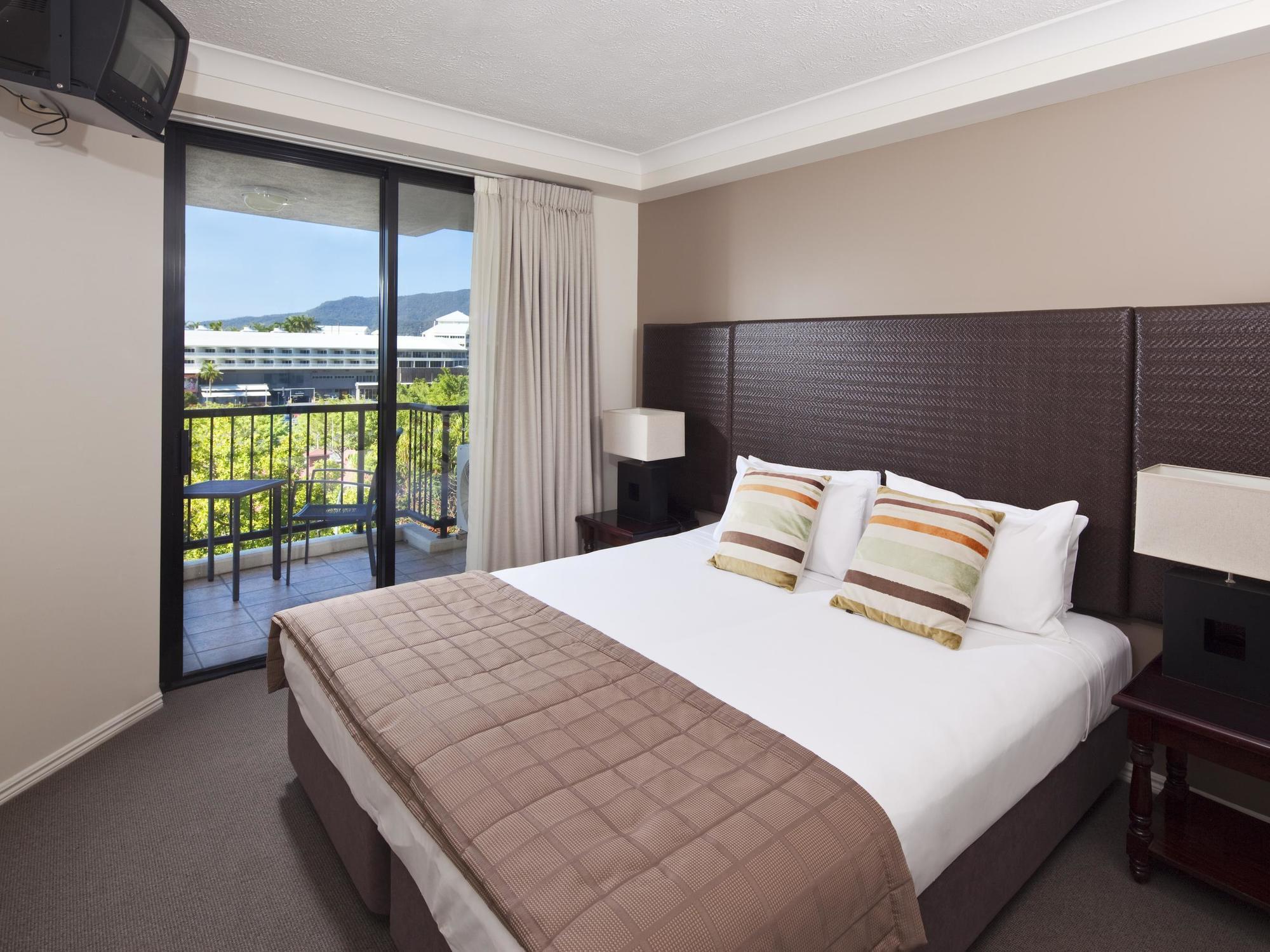 Mantra Esplanade 4* Cairns