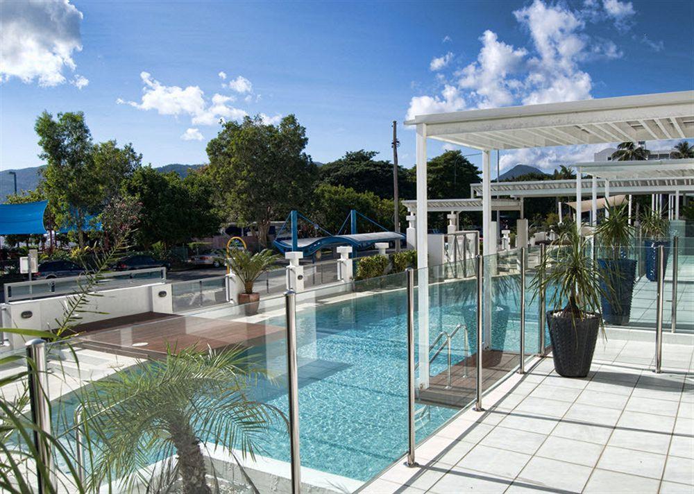 Waters Edge Aparthotel 5*