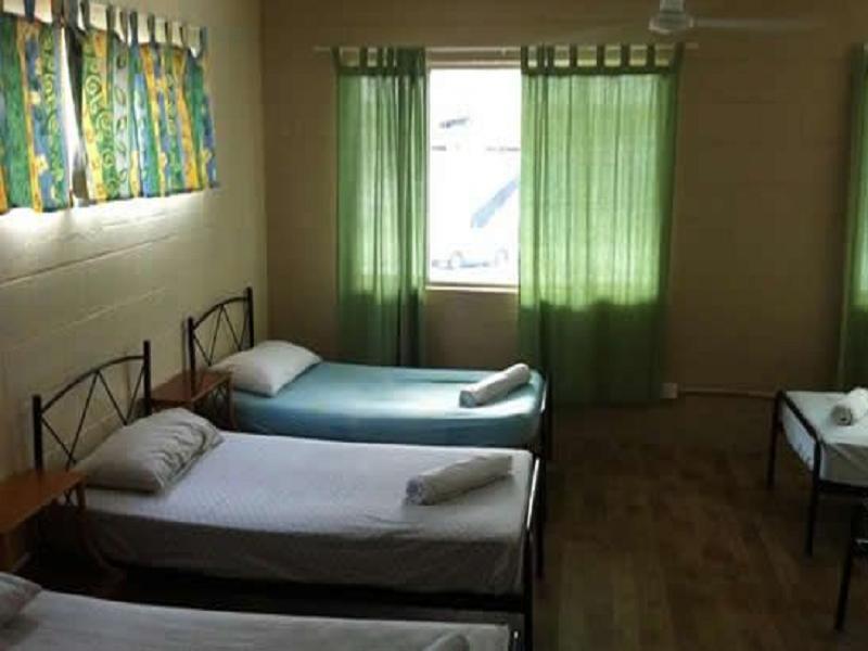 Reef Backpackers *