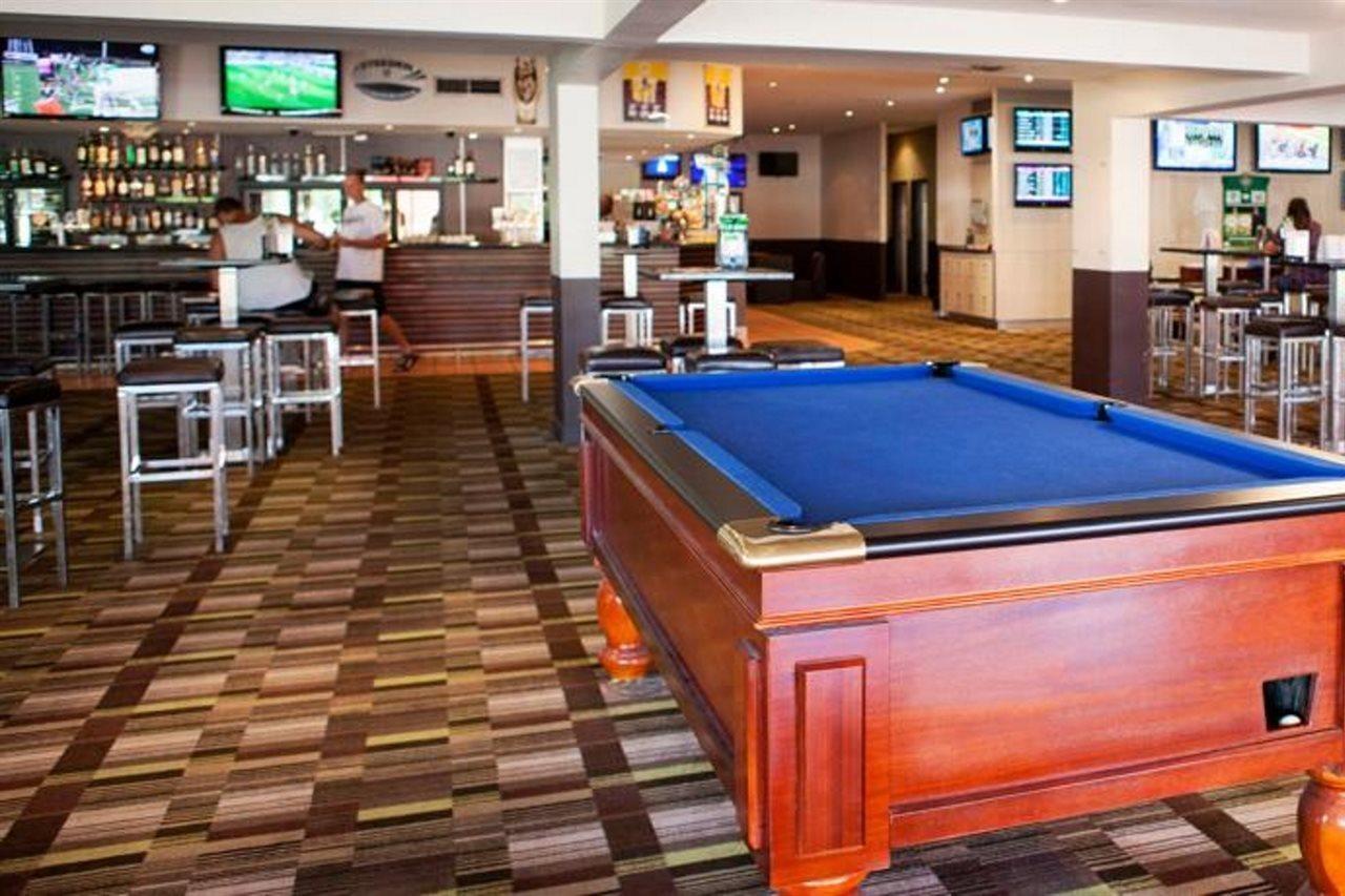 Hotel Nightcap At Edge Hill Tavern Cairns