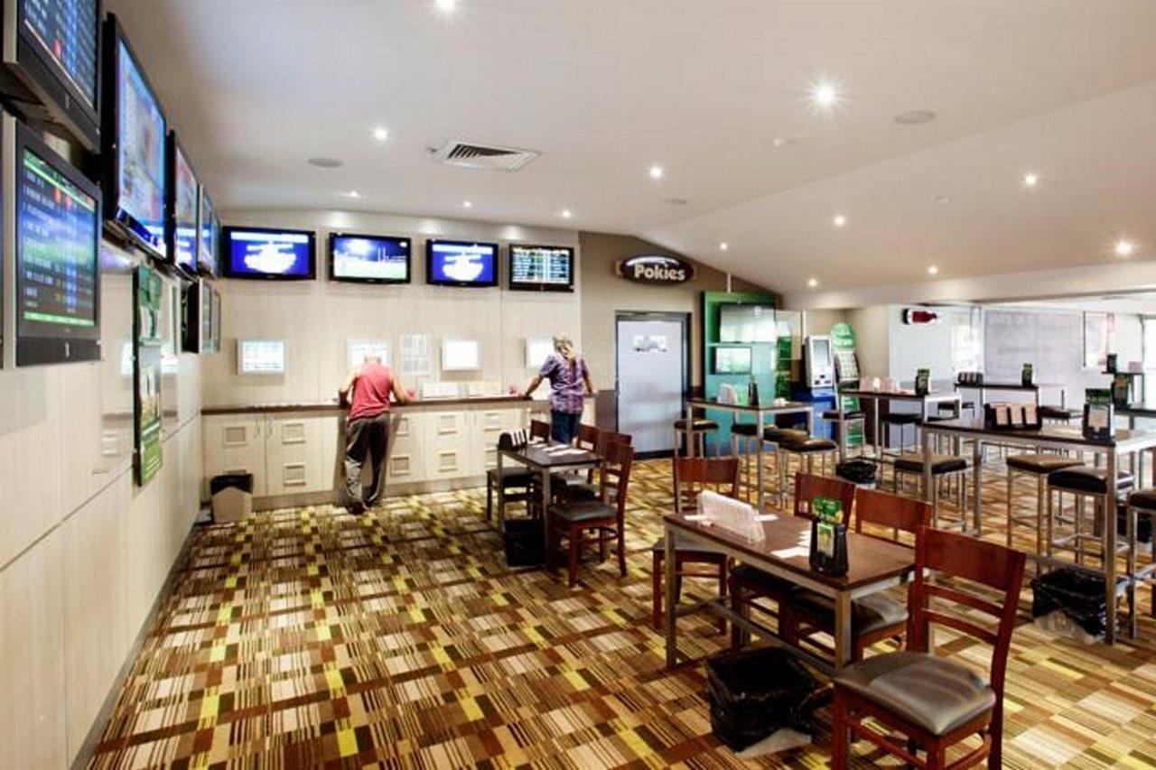 Hotel Nightcap At Edge Hill Tavern Cairns