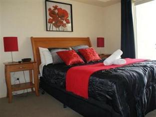 North Cove Waterfront Aparthotel 4*
