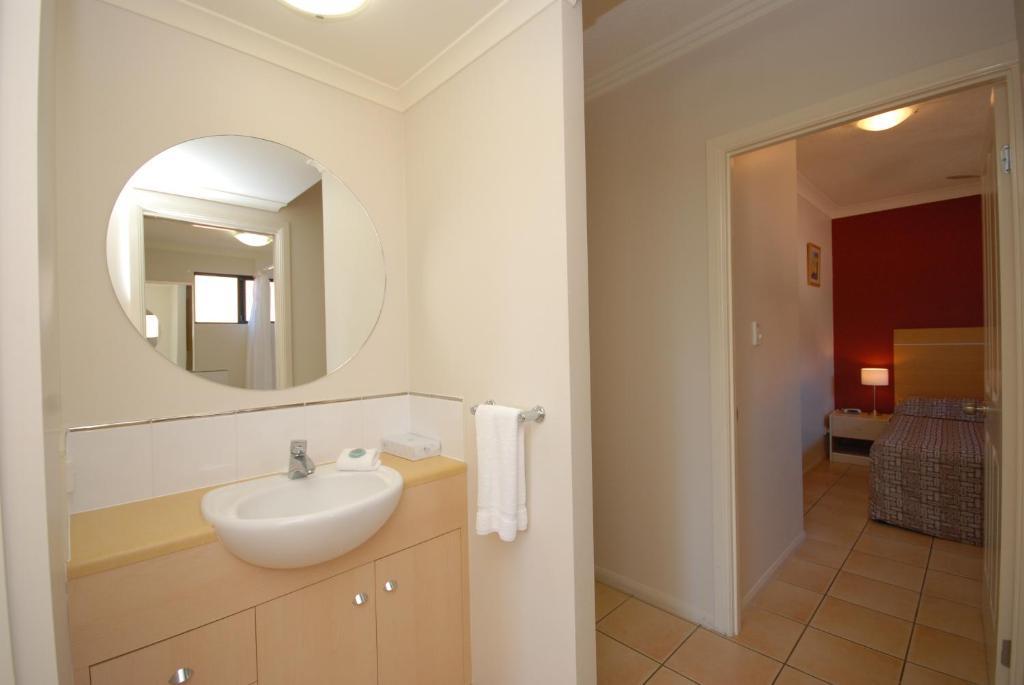 Plaza Aparthotel 4*