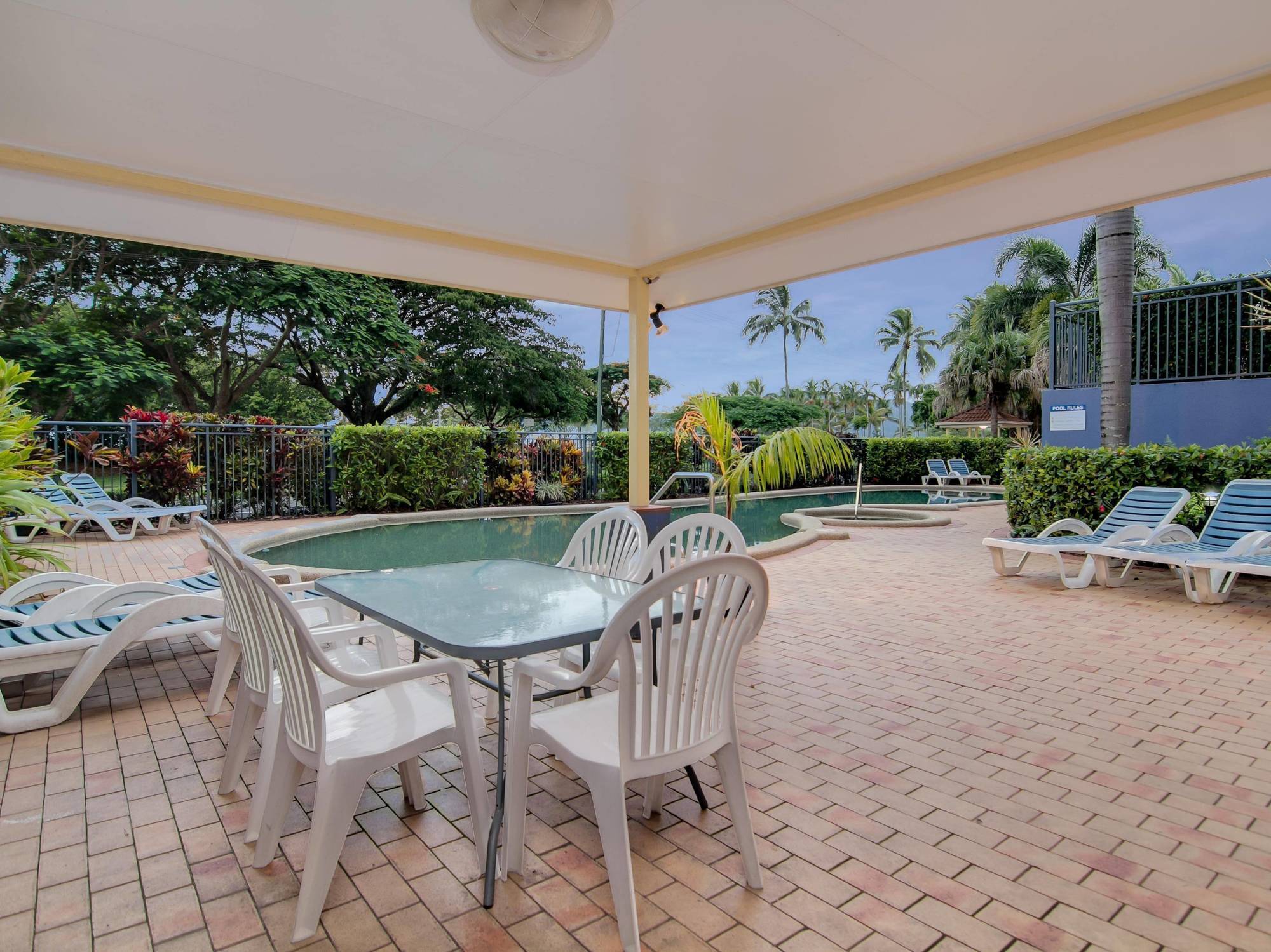 North Cove Waterfront Aparthotel 4*