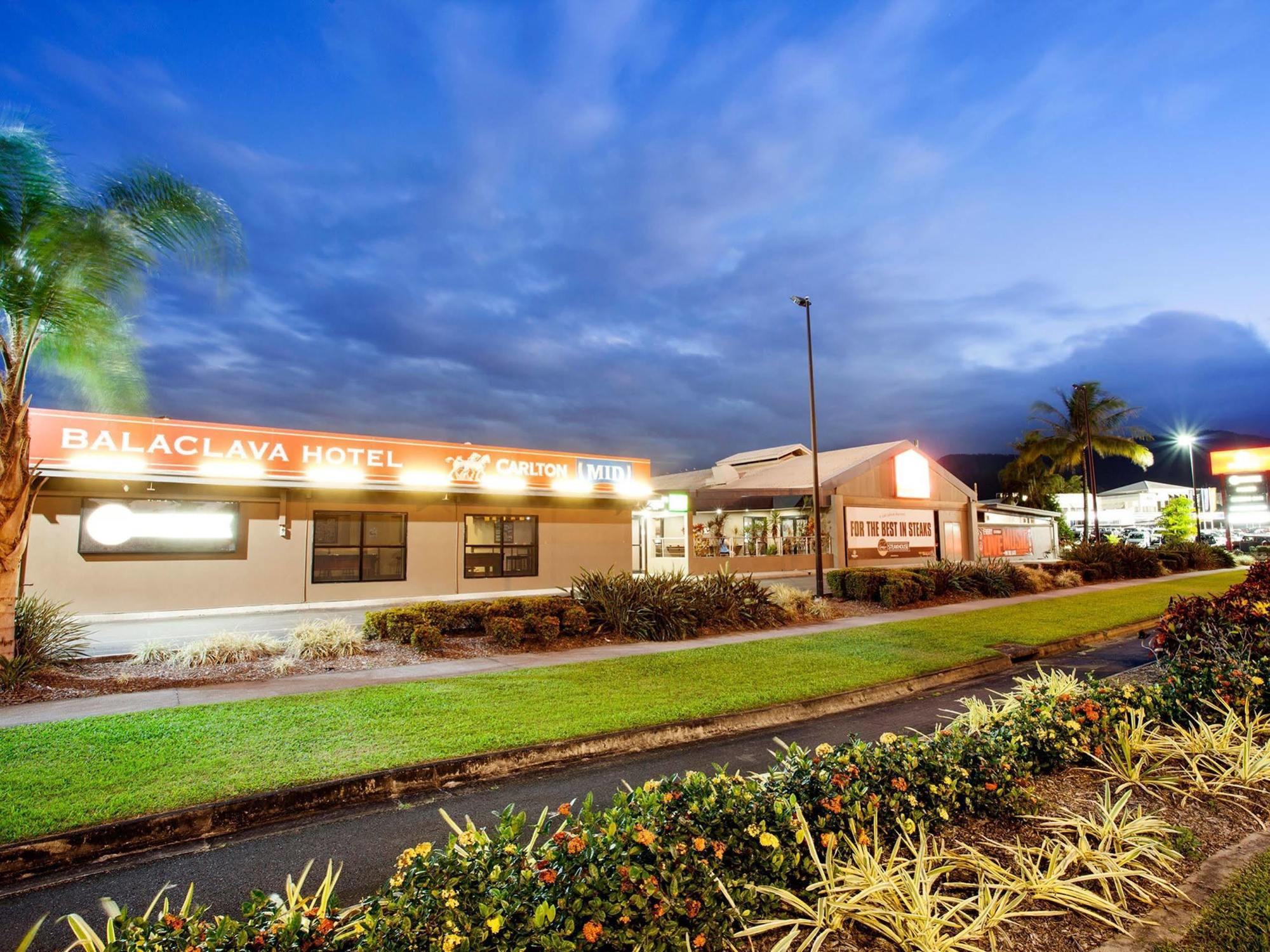 Nightcap At Balaclava Hotel Cairns