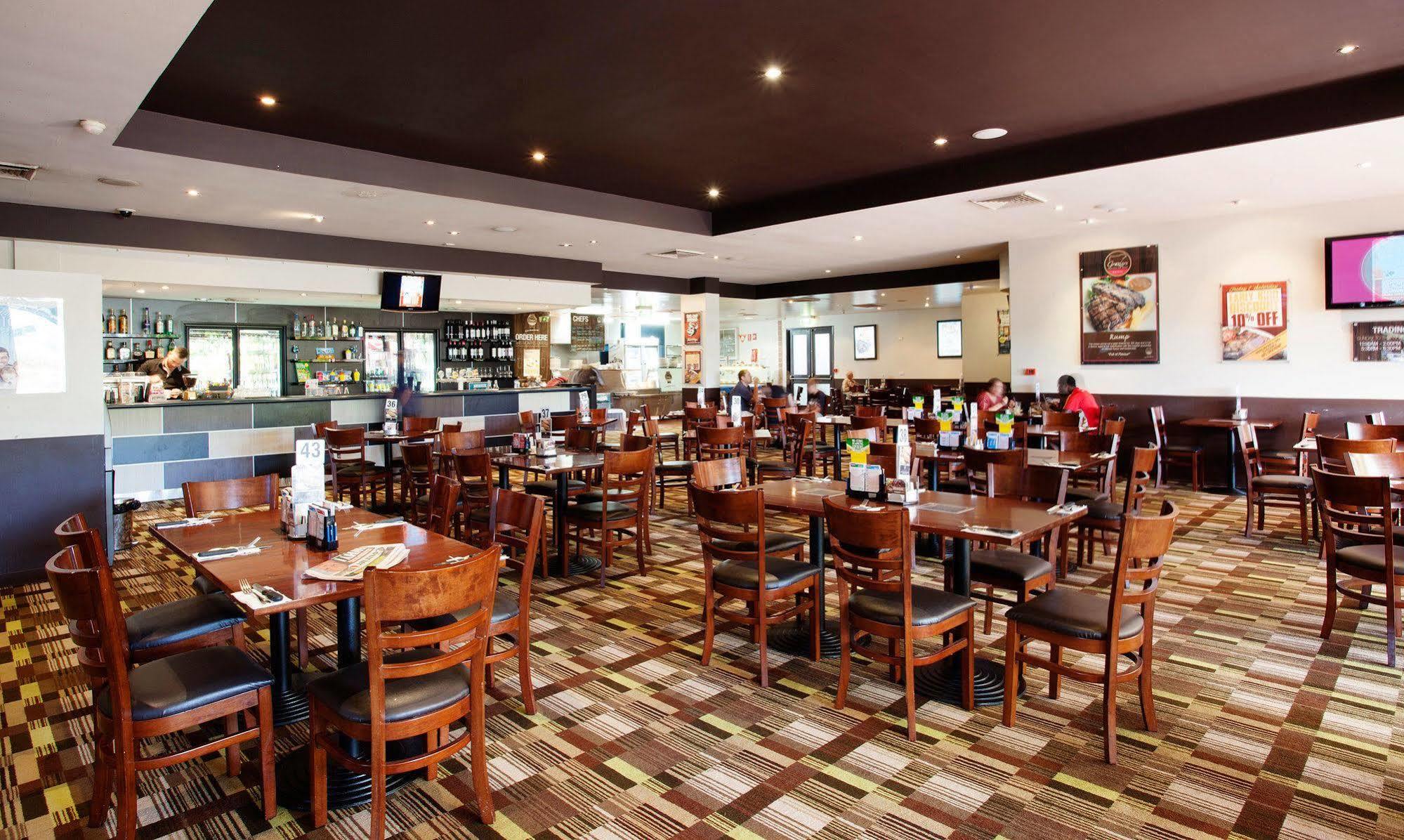 Hotel Nightcap At Edge Hill Tavern 3*