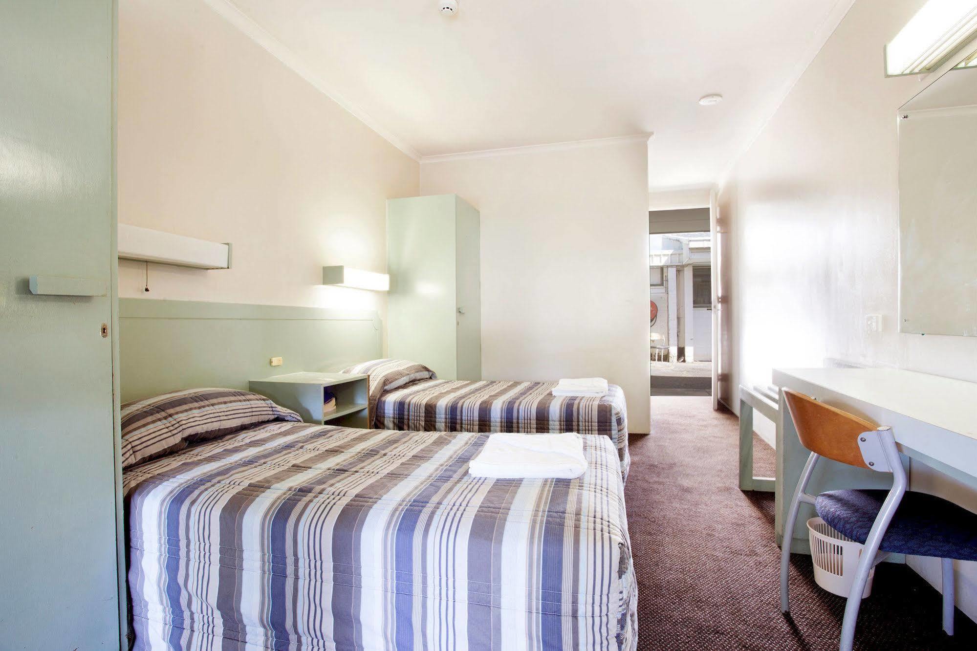 Hotel Nightcap At Edge Hill Tavern 3*