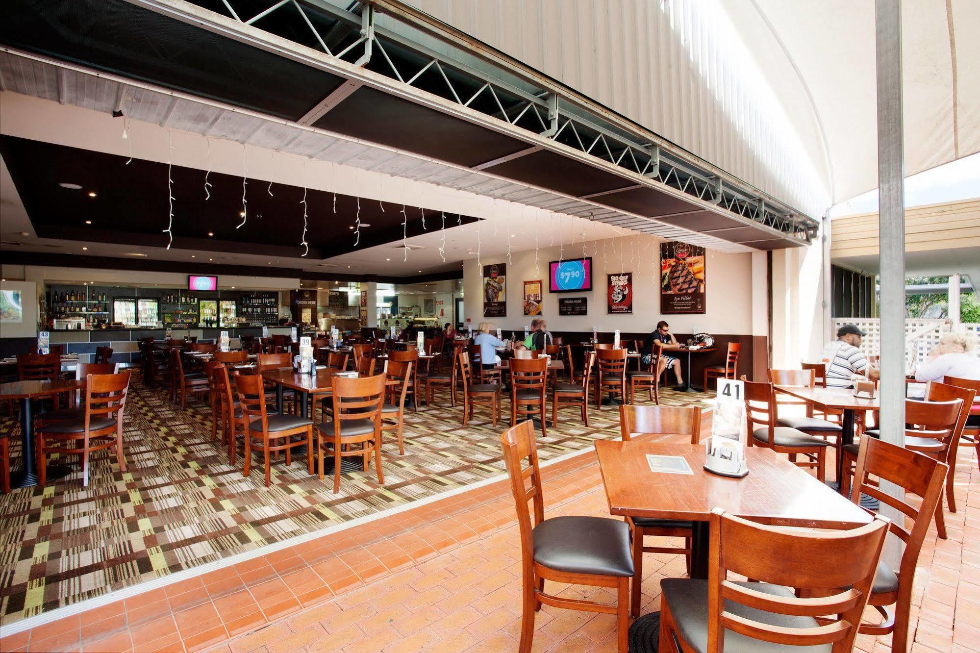 Hotel Nightcap At Edge Hill Tavern Cairns