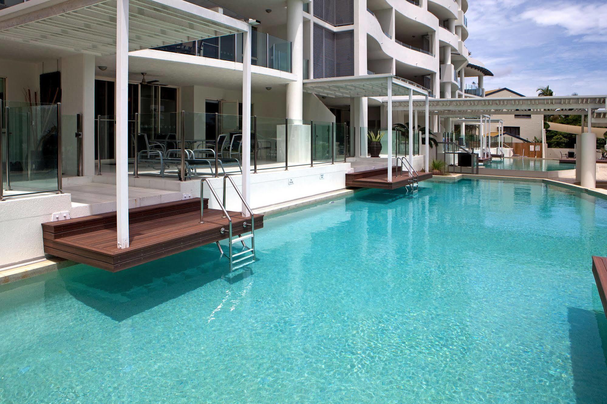 Waters Edge Aparthotel
