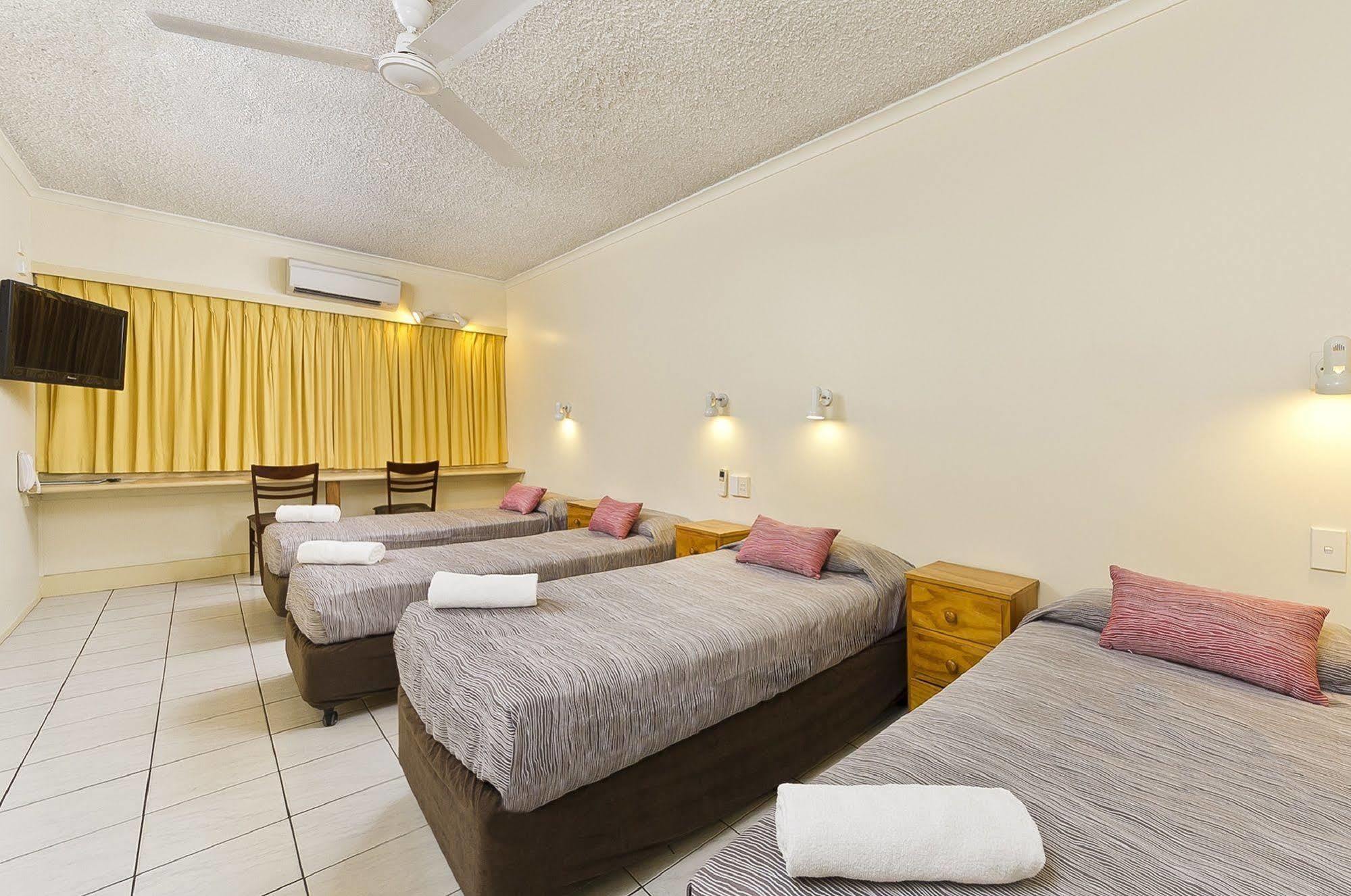 Hotel Hides 3*