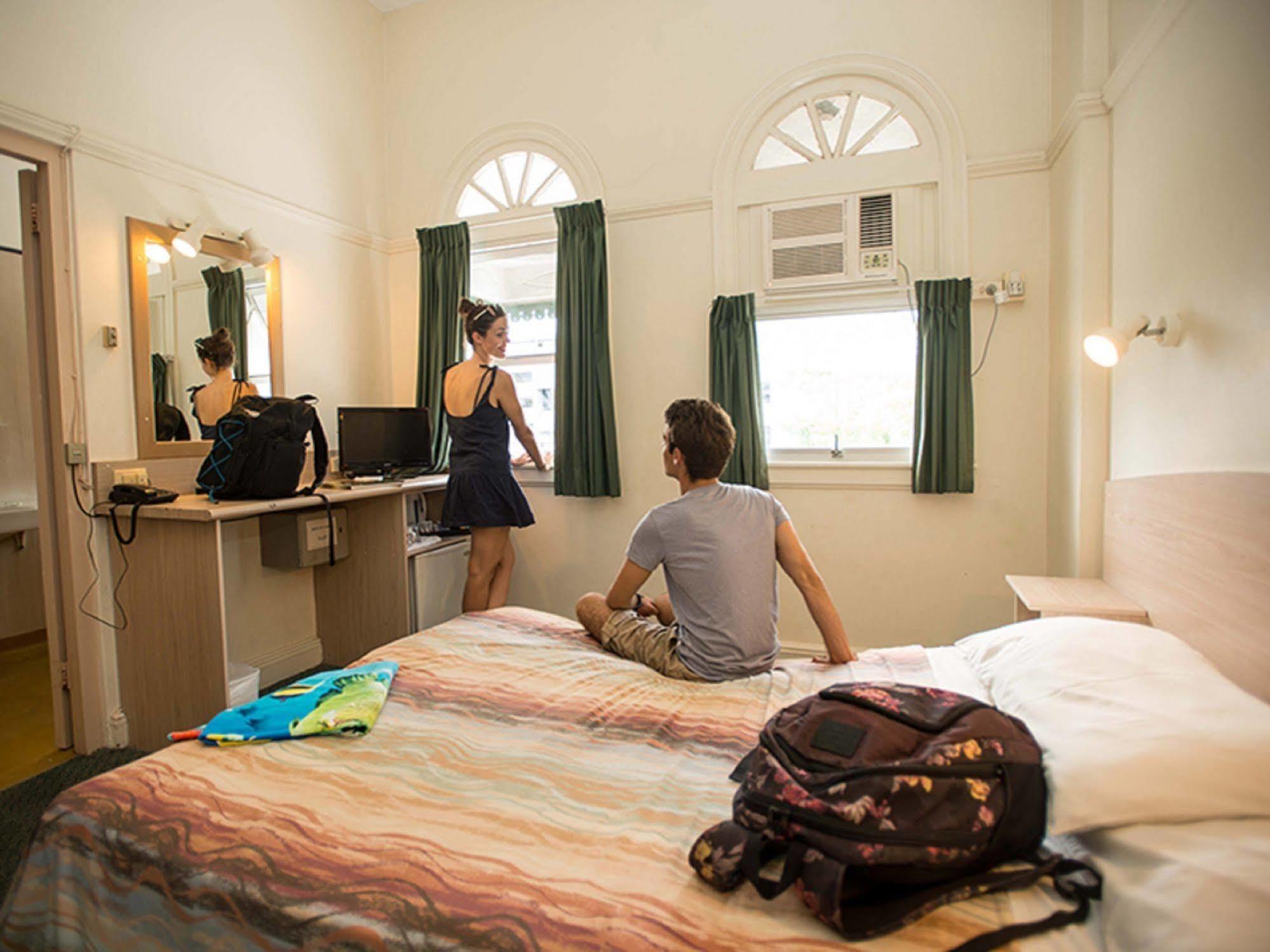 Hotel Hides 3*