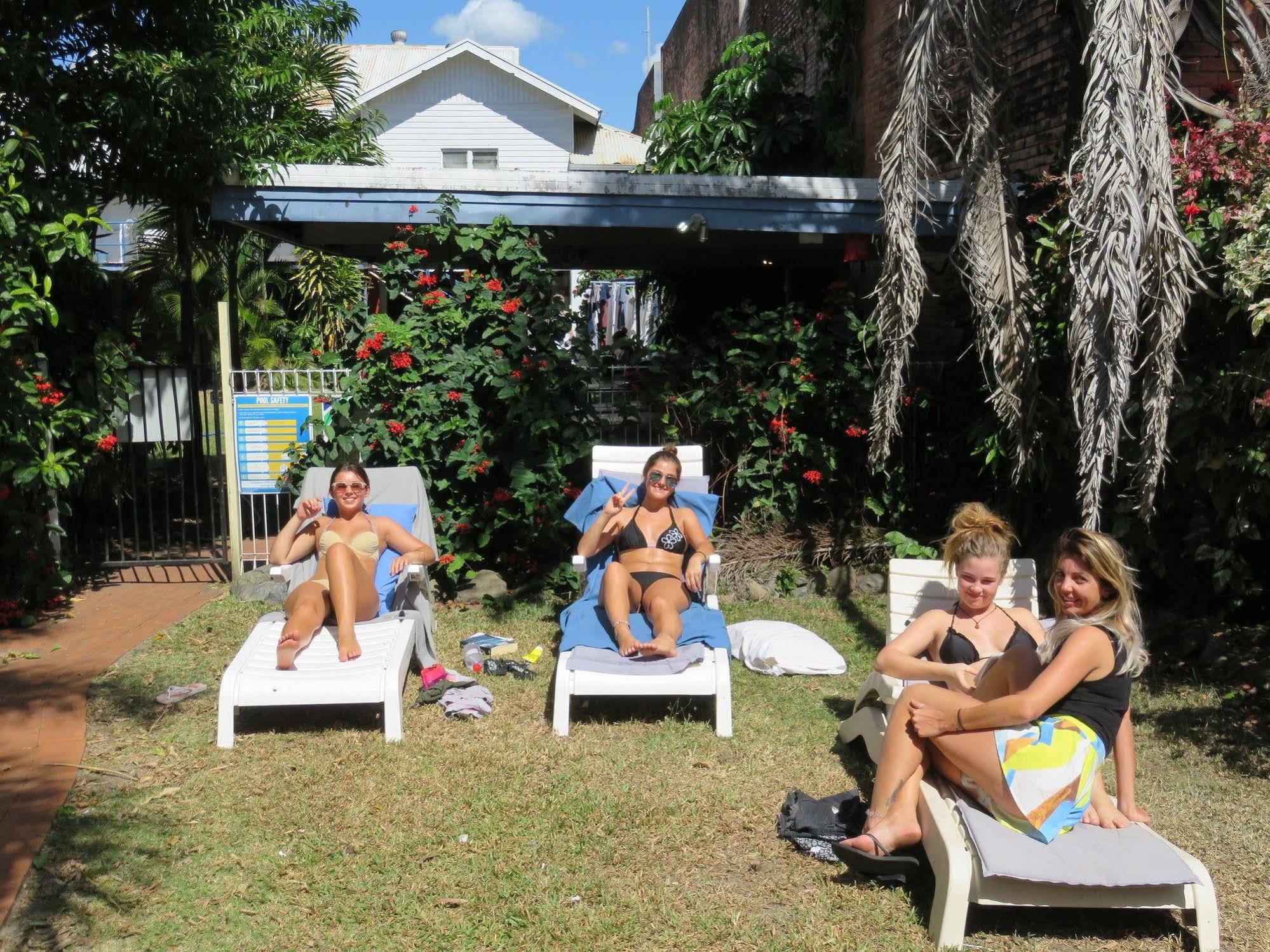 Reef Backpackers *