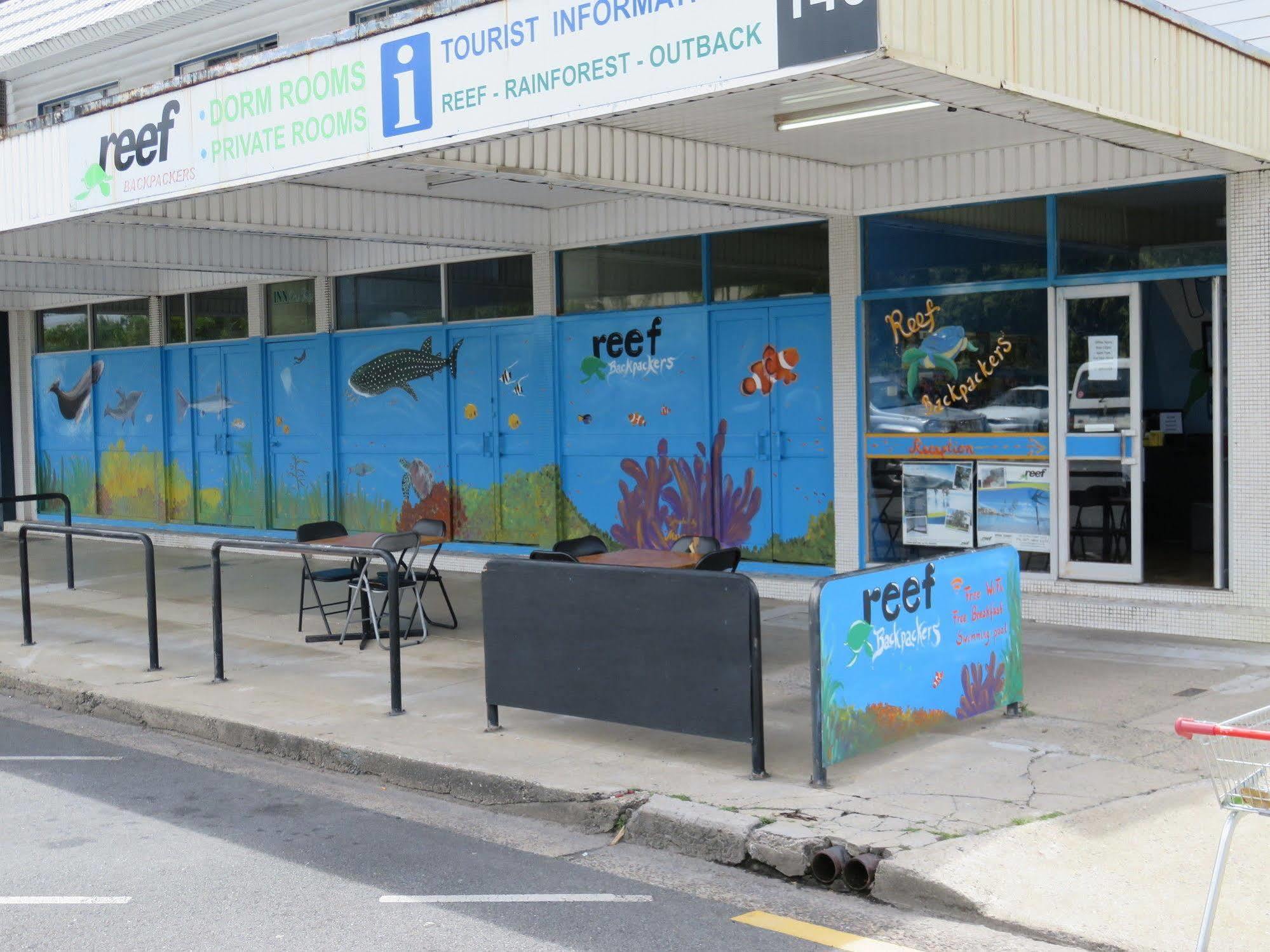 Reef Backpackers Hostel *