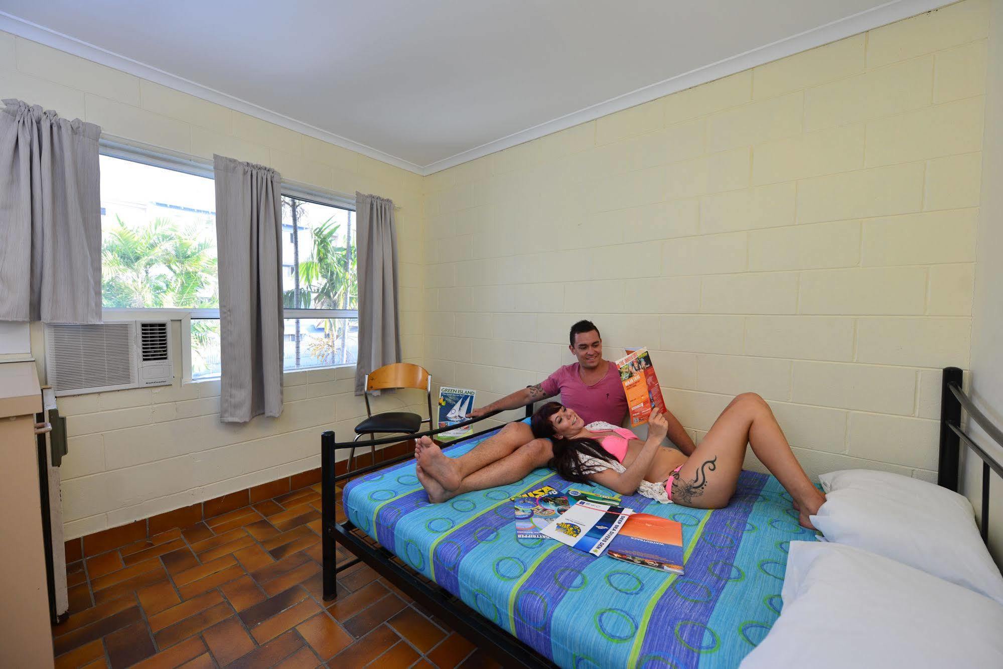 Mad Monkey Village Hostel *