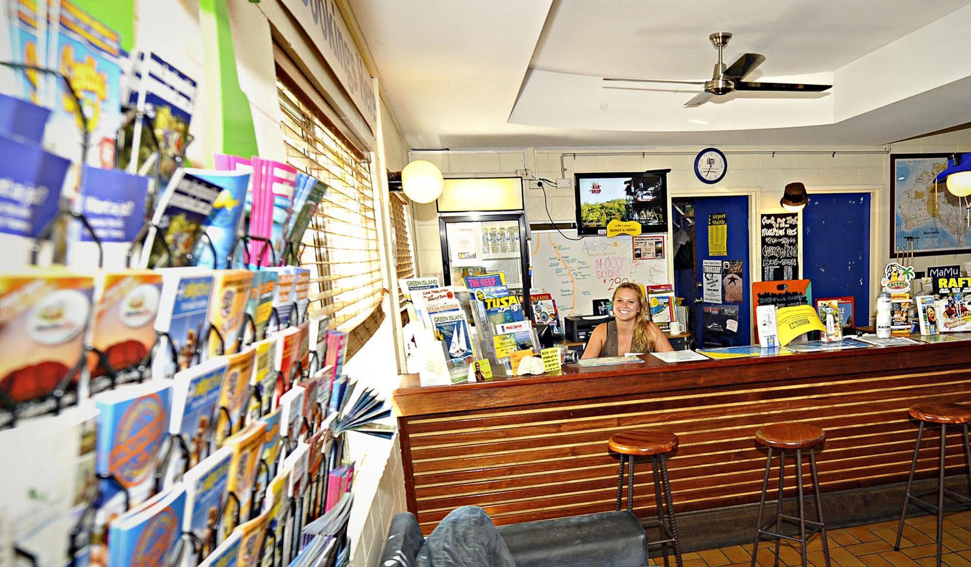 Mad Monkey Village Hostel *