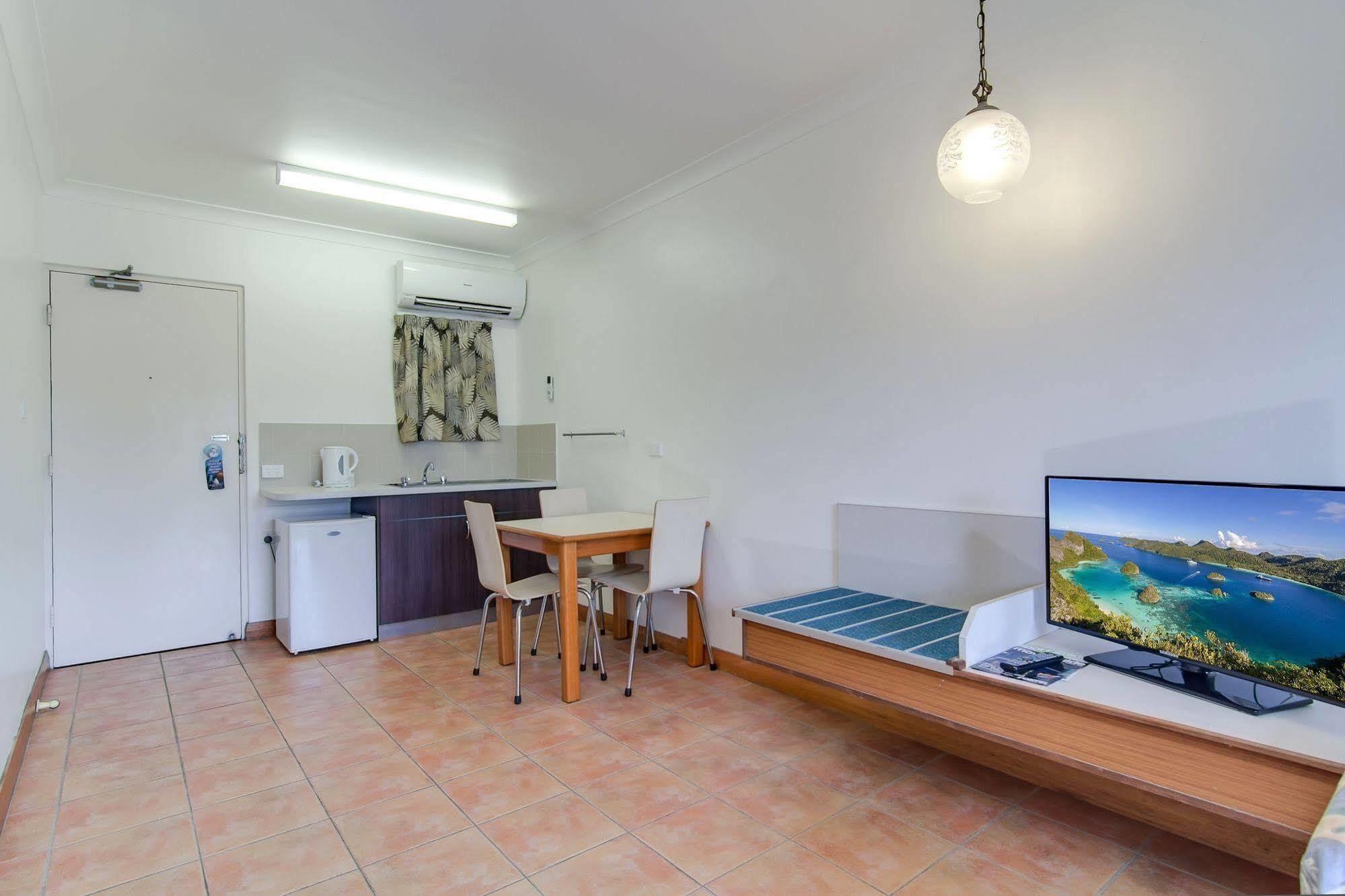 Acacia Court 4*