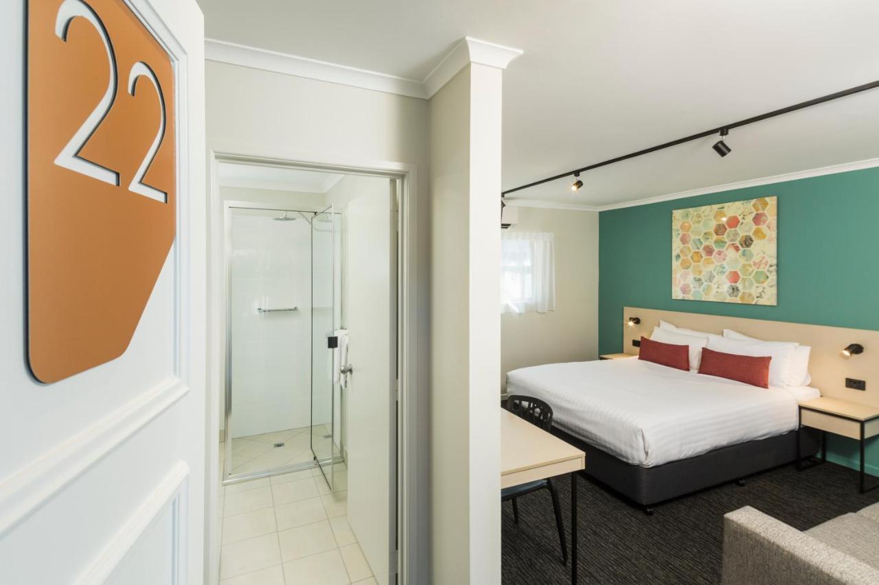 Hotel Nightcap At Balaclava Cairns