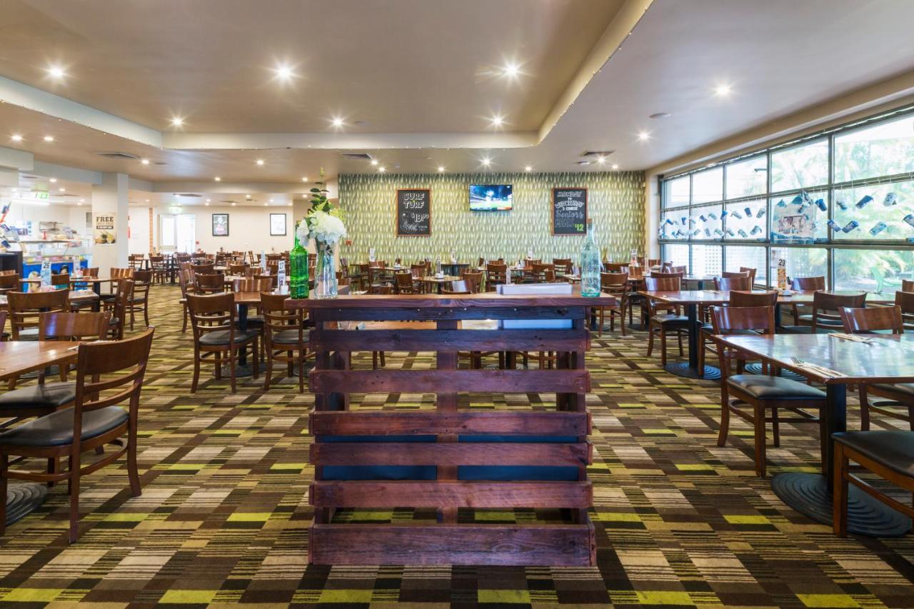 Nightcap At Edge Hill Tavern Hotel Cairns