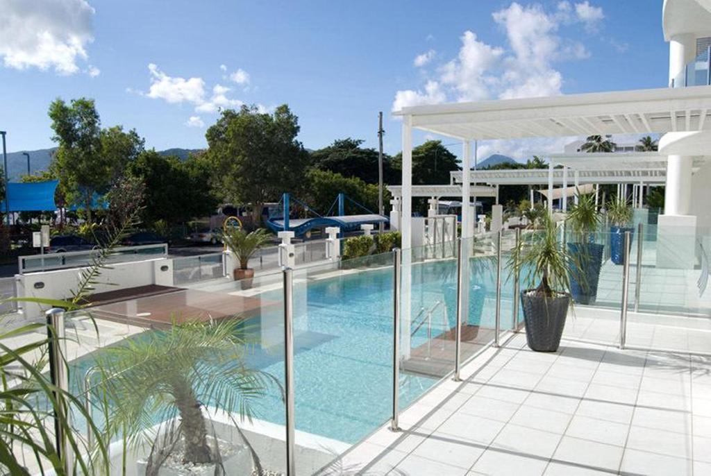 Waters Edge 5* Cairns