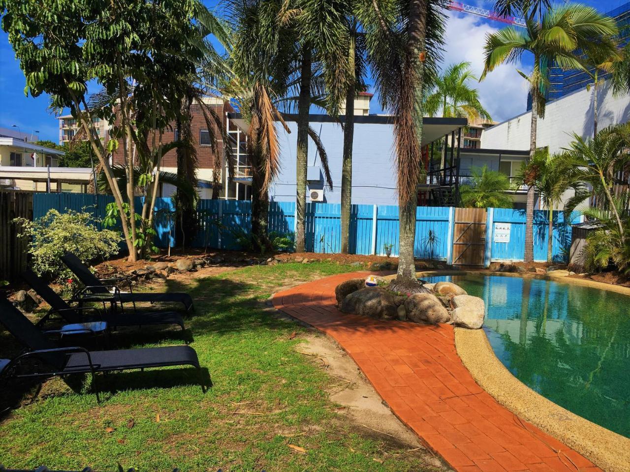 Hostel Reef Backpackers *
