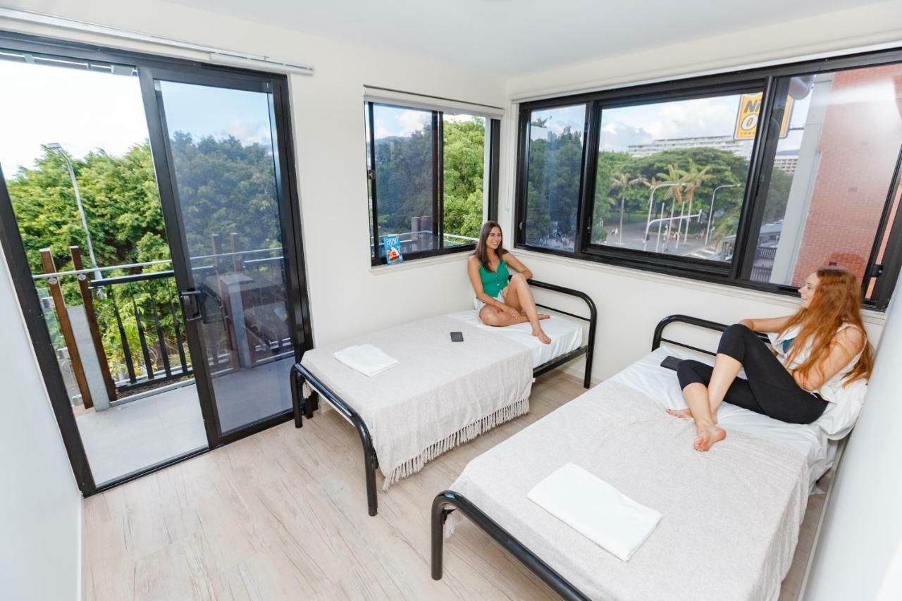 Global Backpackers Hostel *