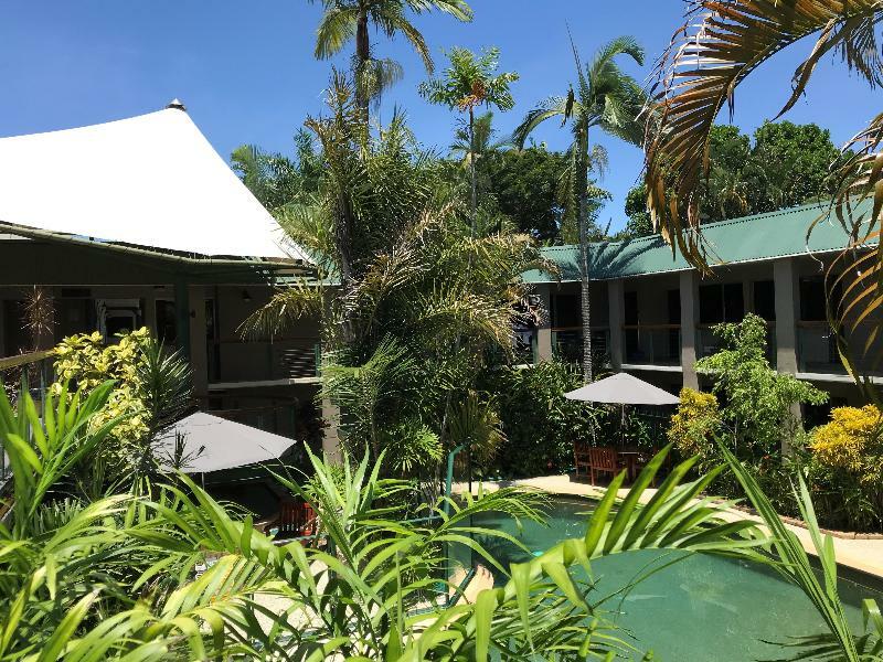 Bay Village Tropical Retreat & Aparthotel Cairns