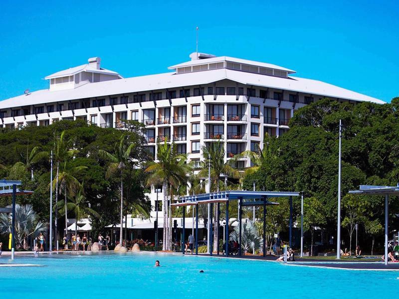 Mantra Esplanade 4* Cairns