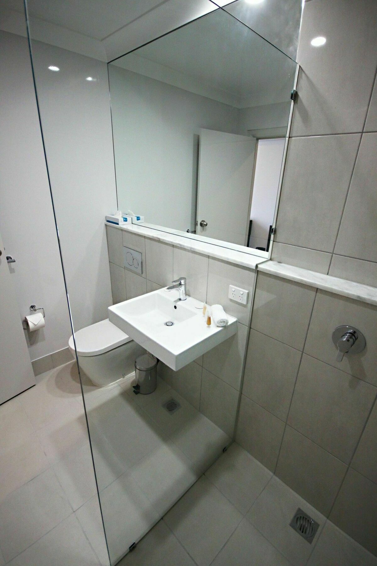 Khách sạn The Abbott Boutique 4*