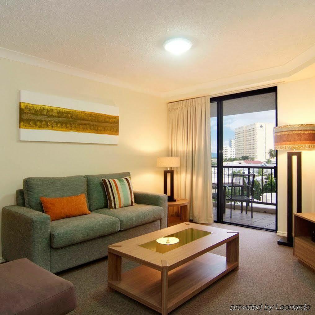 Khách sạn Mantra Esplanade 4*