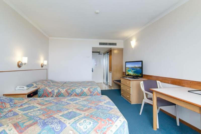 Acacia Court 4*