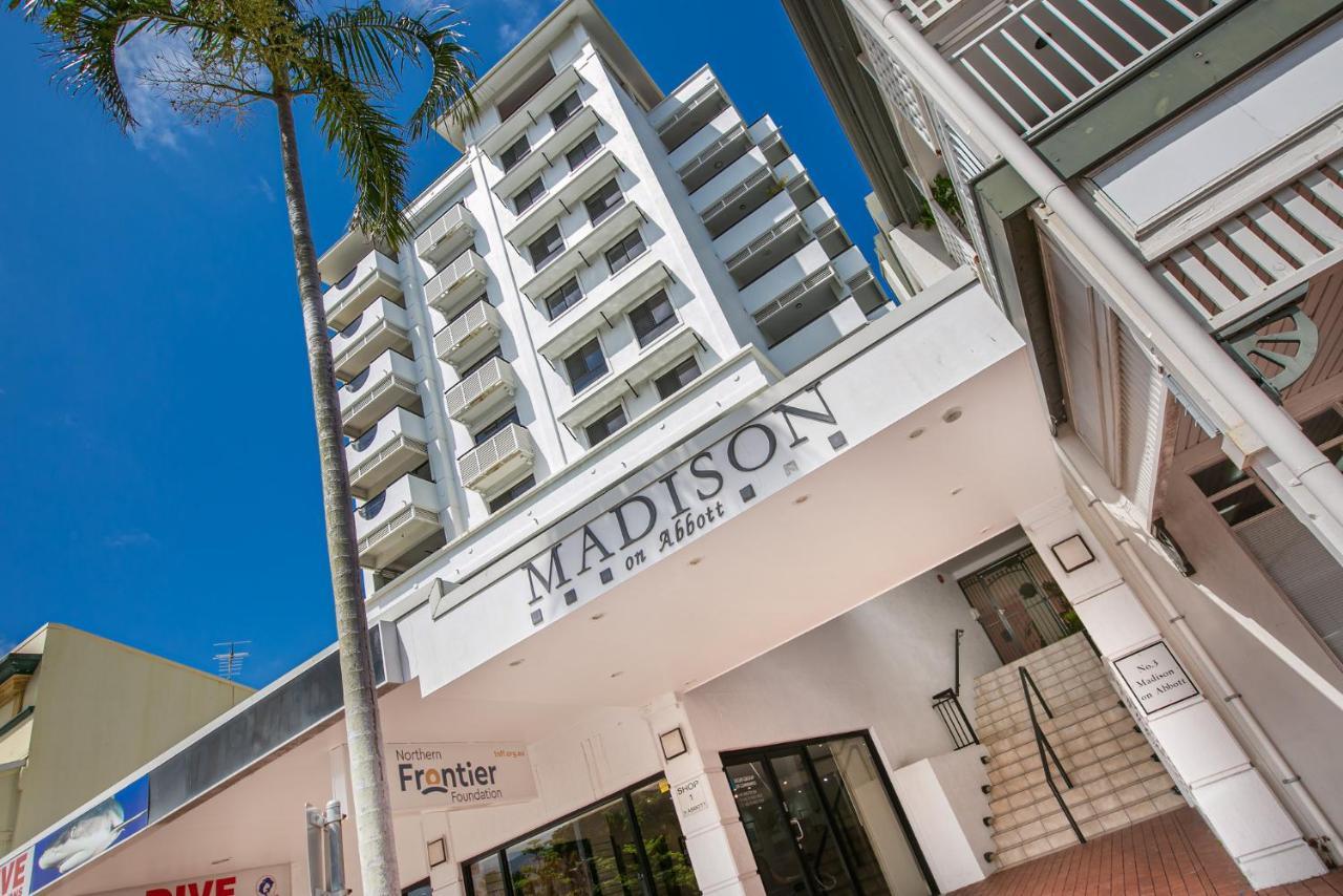 604 Chic With Water Views * Cairns
