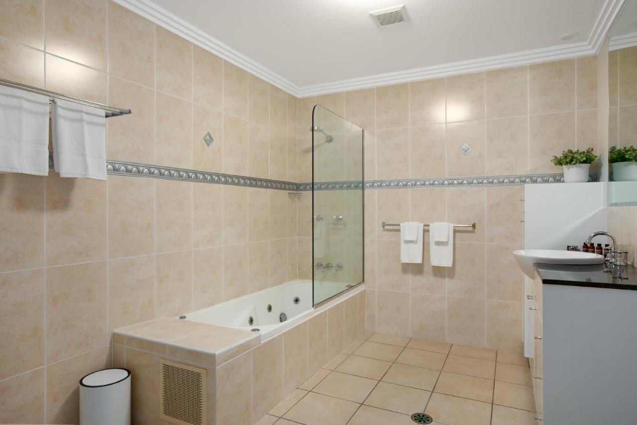 604 Chic With Water Views Apartment Cairns