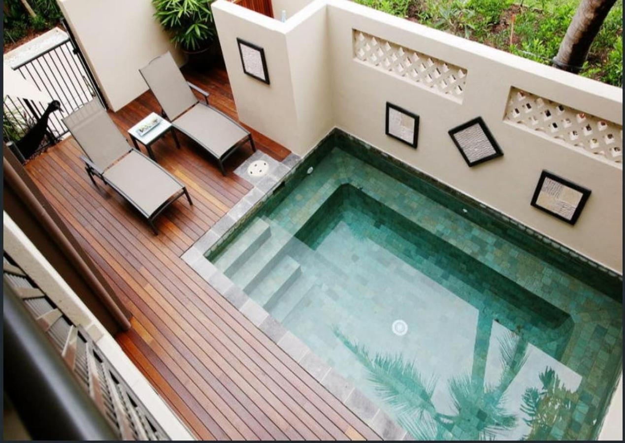 Living With Private Pool Sleeps 8