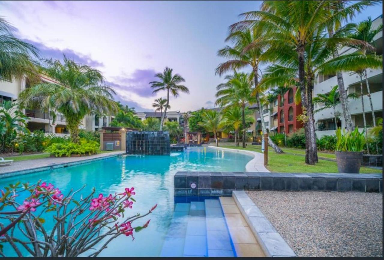 Living With Private Pool Sleeps 8 Villa