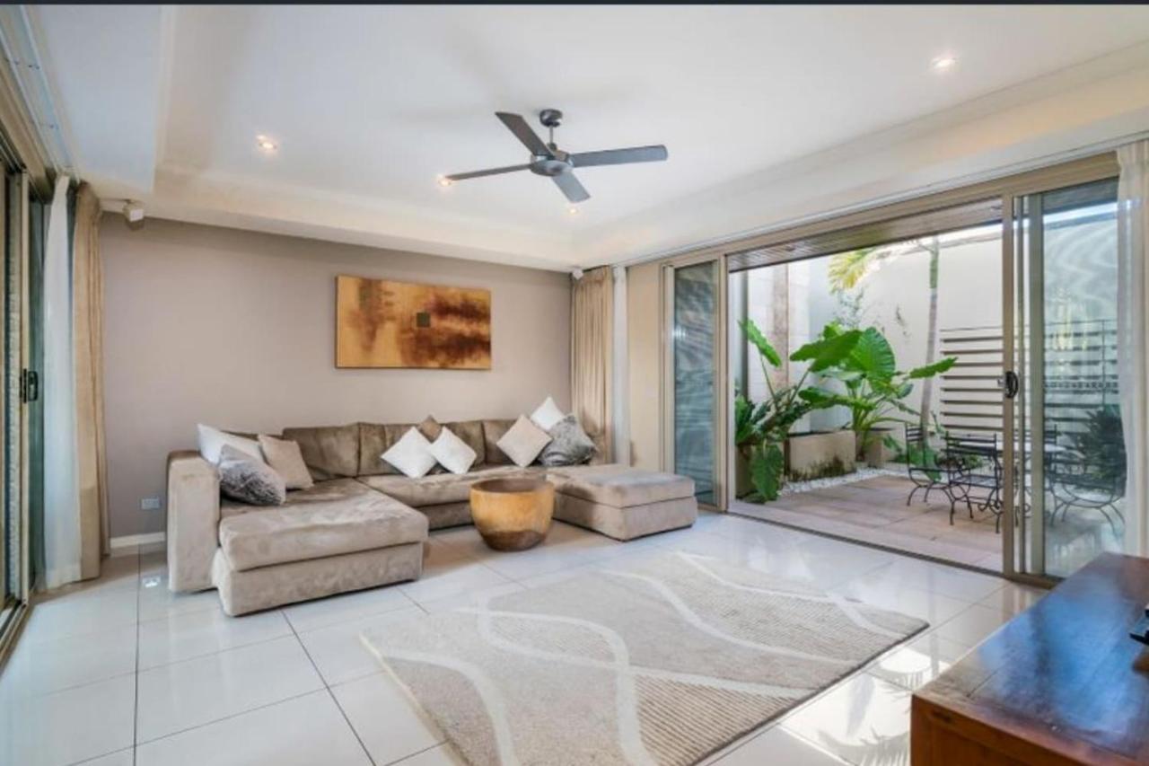 Villa Living With Private Pool Sleeps 8 Cairns
