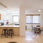 Minnie St 2 Bedroom / 2 Bathroom Apartment