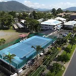 Cairns Reef Apartments & Motel