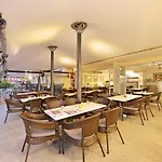 Cairns Queenslander Hotel & Apartments