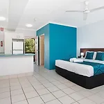 Cairns City Palms