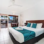 Cairns City Palms