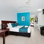 Cairns City Palms
