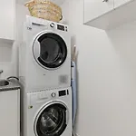 Stunning Coastal 3 Bedroom Apartment In Cairns Cbd