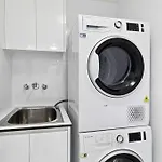 3 Bedroom Cbd Waterfront Luxury Apartment