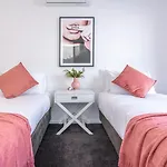 Pembroke House - Inner City Luxury