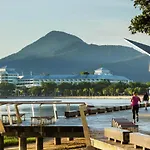Belle Escapes - Luxury Cairns Penthouse With Ocean Views \