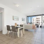 2Br Stylish Getaway @ Harbour Lights Cairns