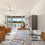 Cairns Coastal Charmer - Your Waterfront Sanctuary