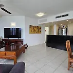 Waterfront Sub-Penthouse Apartment In City Centre