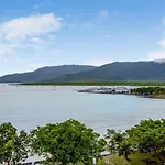 Cairns Ocean View Apartment In Aquarius