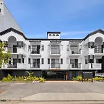 Villa Vaucluse Apartments